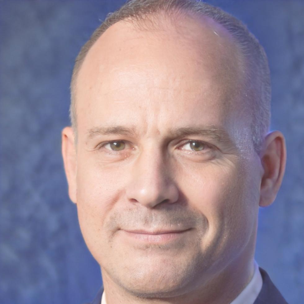 Dr. Marcus Weber, Senior Finanzanalyst